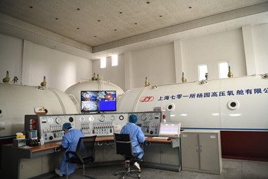 2020年2月，國藥東風總醫院使用高壓氧艙技術治療新冠肺炎。